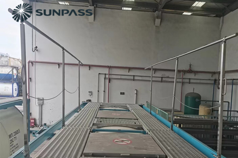 Inklapbare leuning voor ISO-tank